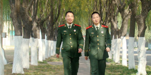 劳动创造幸福未来,风琴防护罩生产厂家祝祝你胸前戴红花!
